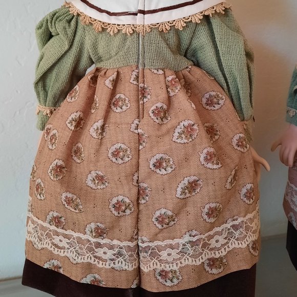 Duck House Doll, “Diana”. Like New in box. Certificate of Authenticity. - Picture 4 of 7